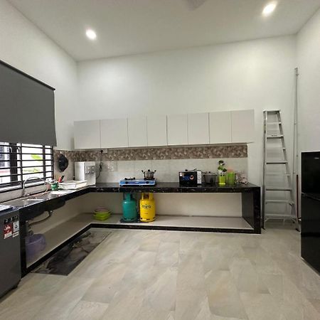 Homestay Kemaman Fyna08 Semi-D, 4 Bedrooms Dekat Pantai Kijal Bagian luar foto