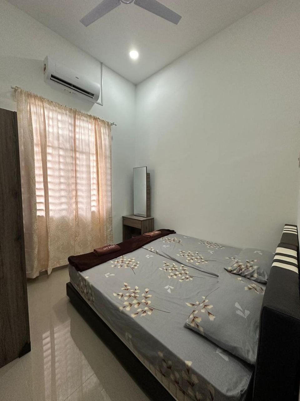 Homestay Kemaman Fyna08 Semi-D, 4 Bedrooms Dekat Pantai Kijal Bagian luar foto