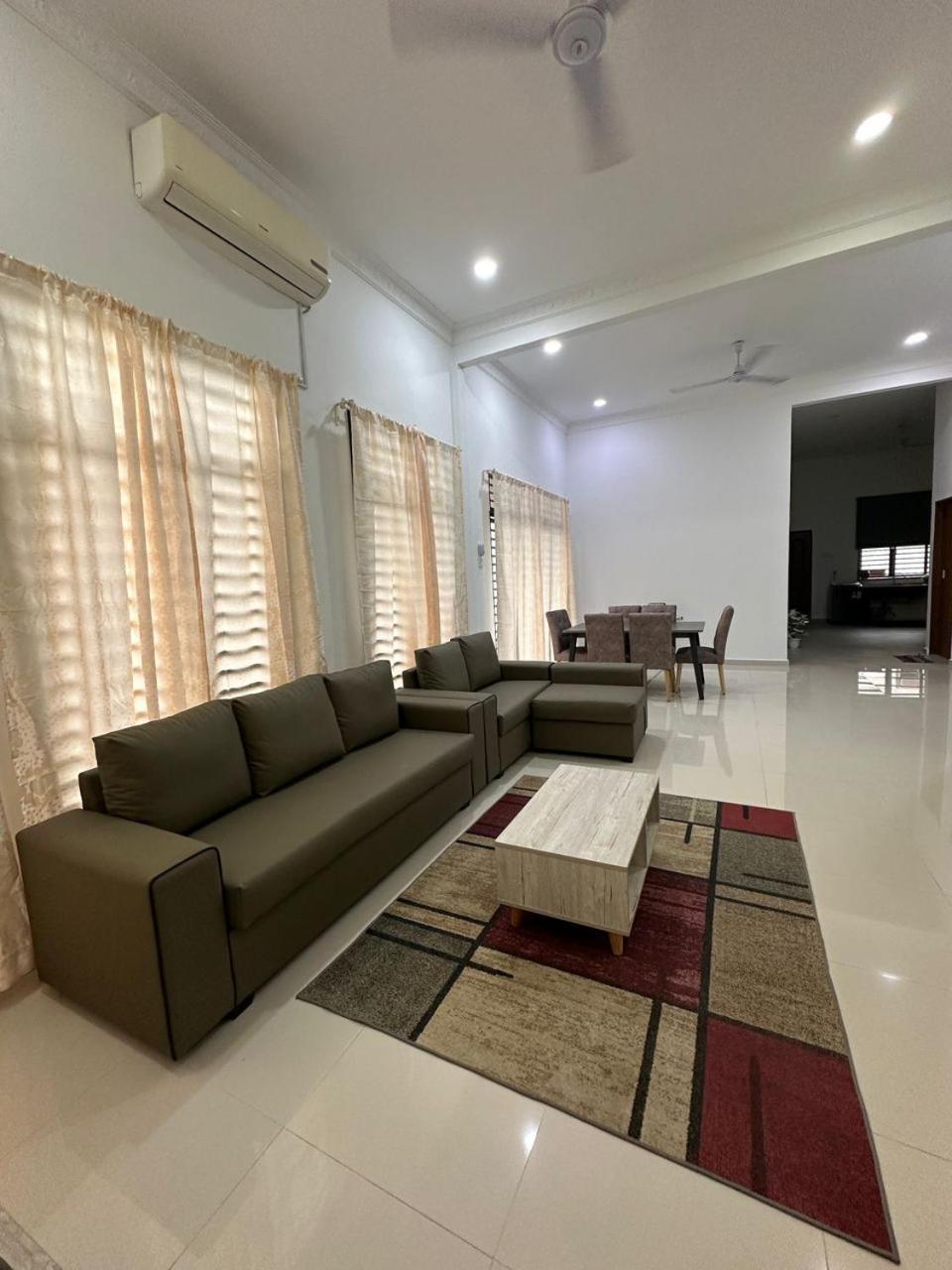 Homestay Kemaman Fyna08 Semi-D, 4 Bedrooms Dekat Pantai Kijal Bagian luar foto
