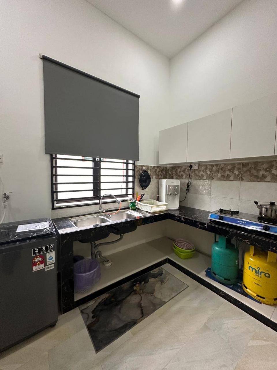 Homestay Kemaman Fyna08 Semi-D, 4 Bedrooms Dekat Pantai Kijal Bagian luar foto